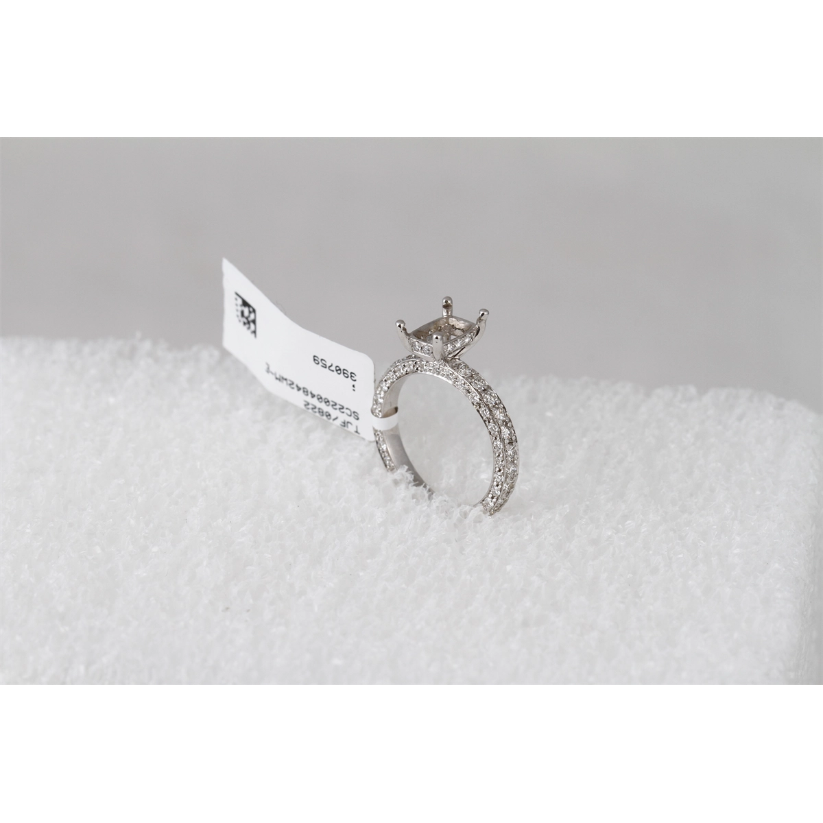 Engagement Collections Engagement Rings in White Gold containing Diamond 390759
