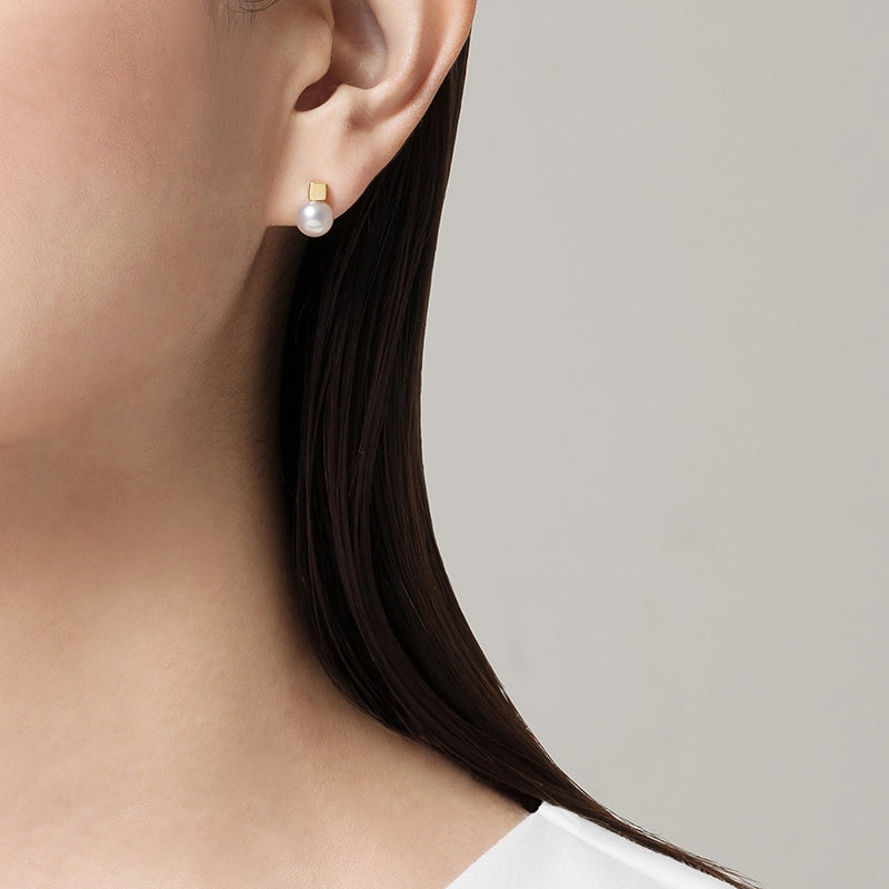 Mikimoto Earrings in Yellow Gold containing Pearl MEQ10172AXXK