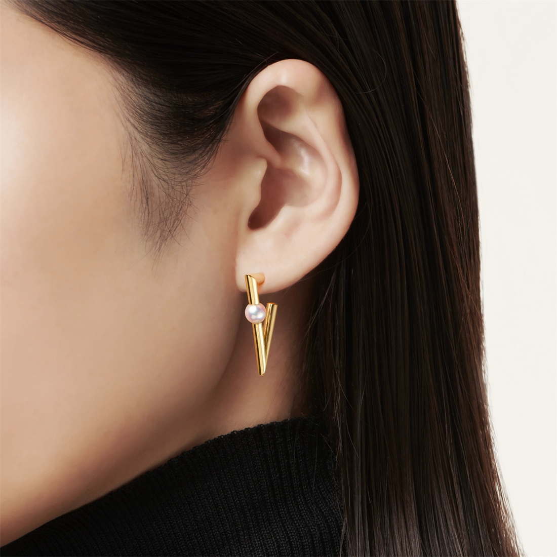Mikimoto Earrings in Yellow Gold containing Pearl MEQ10204AXXK