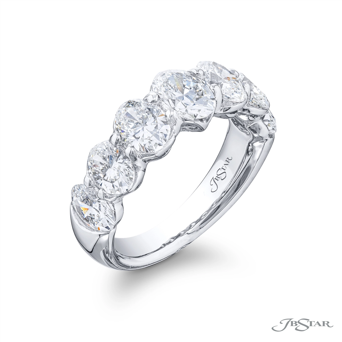 JB Star Rings in Platinum/Palladium containing Diamond 5497/011