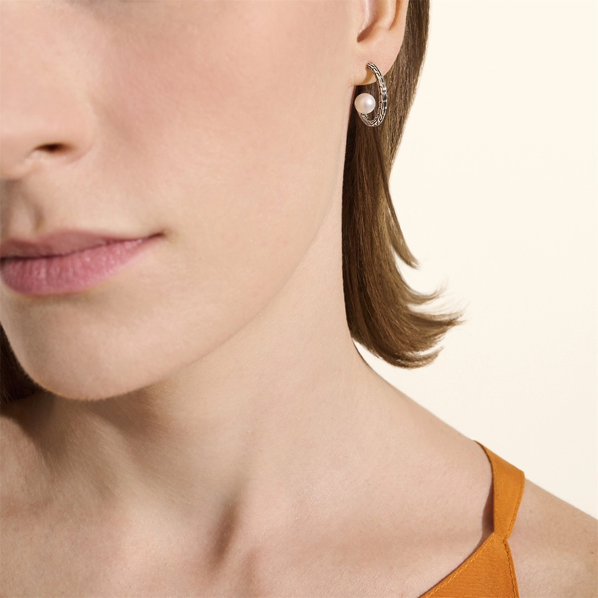 John Hardy Earrings in Silver containing Pearl EB987271