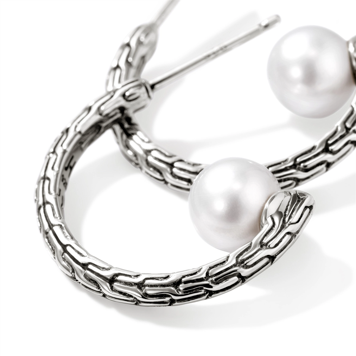 John Hardy Earrings in Silver containing Pearl EB987271