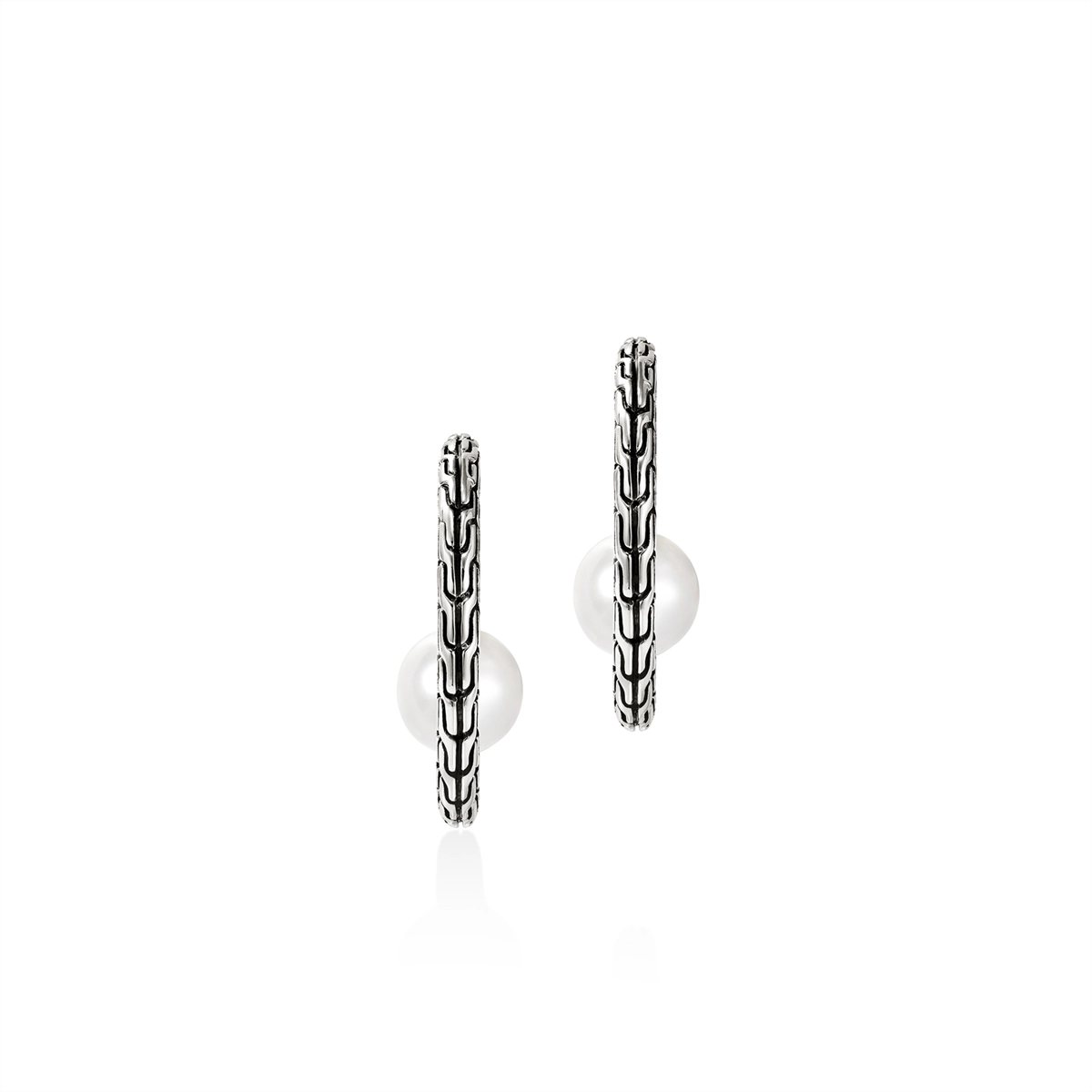 John Hardy Earrings in Silver containing Pearl EB987271