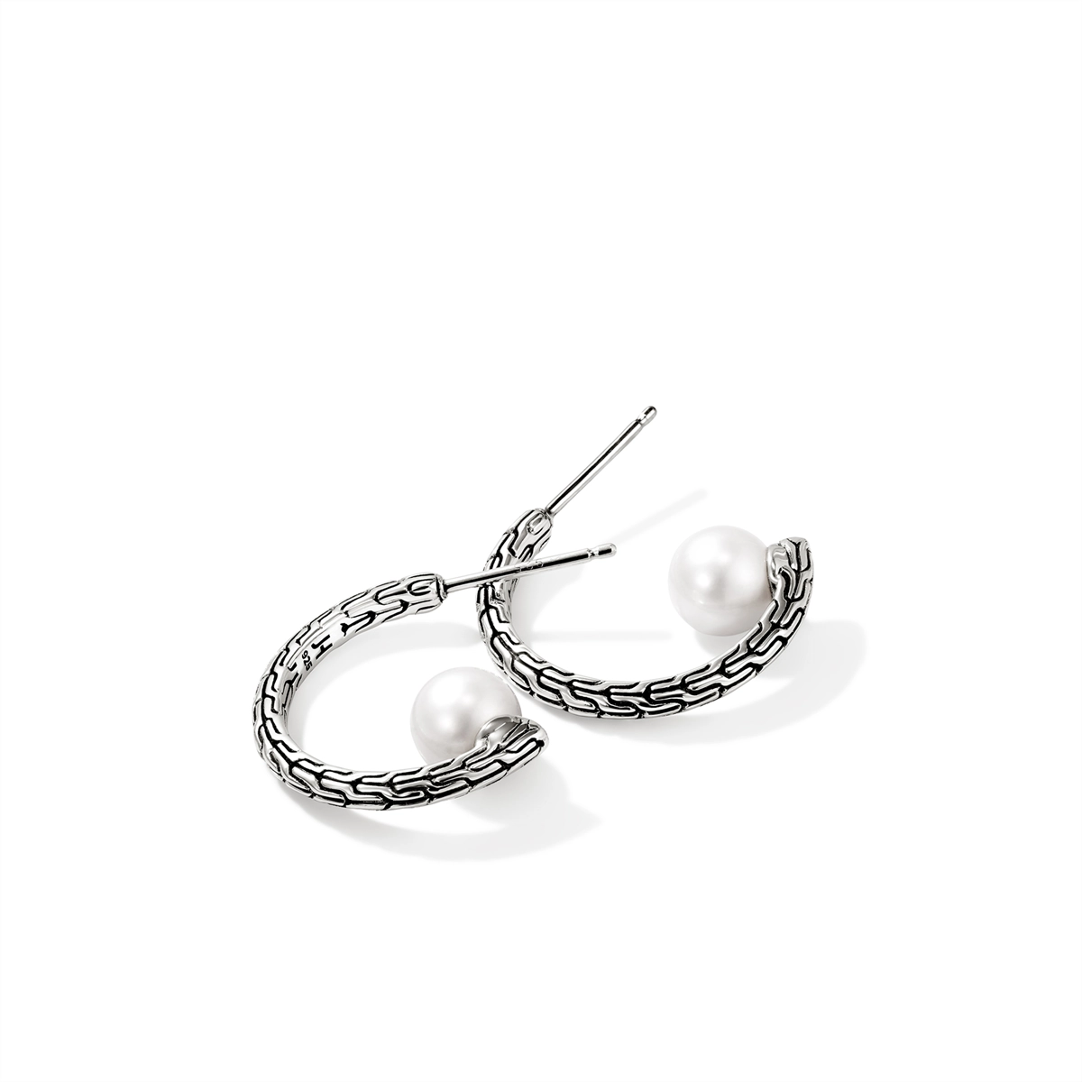 John Hardy Earrings in Silver containing Pearl EB987271
