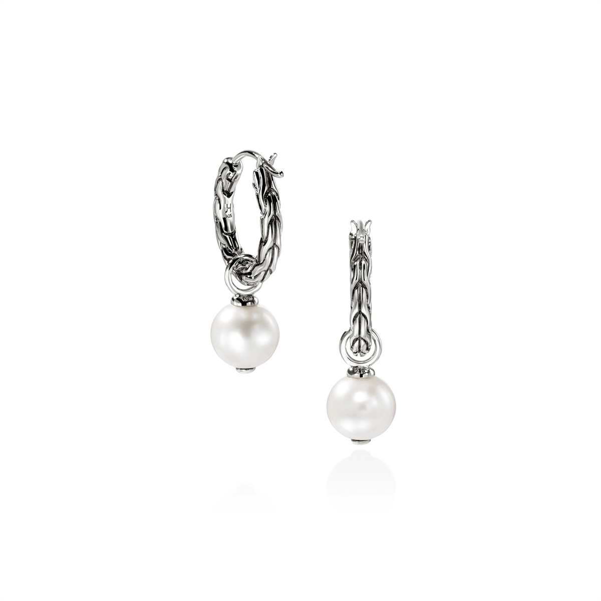 John Hardy Earrings in Silver containing Pearl EB987261