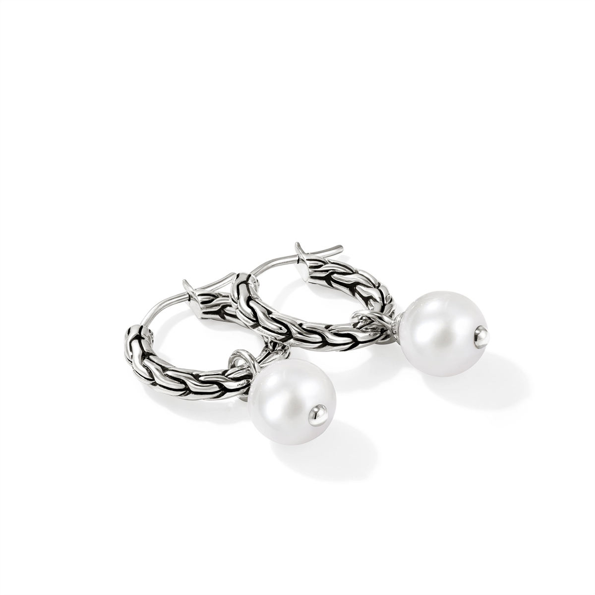 John Hardy Earrings in Silver containing Pearl EB987261