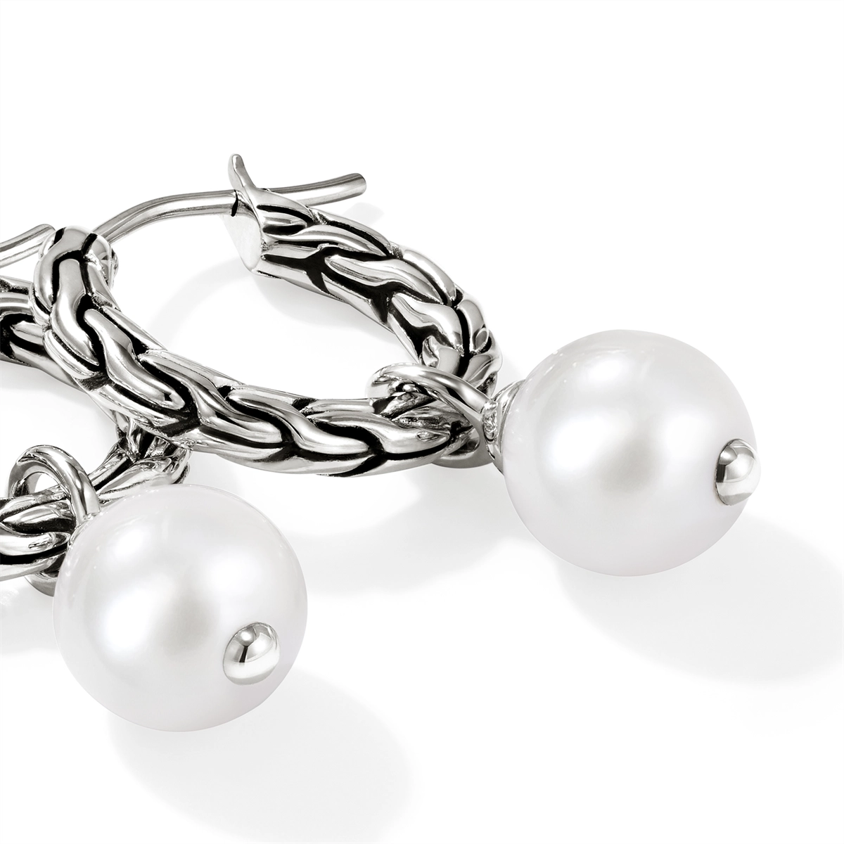 John Hardy Earrings in Silver containing Pearl EB987261