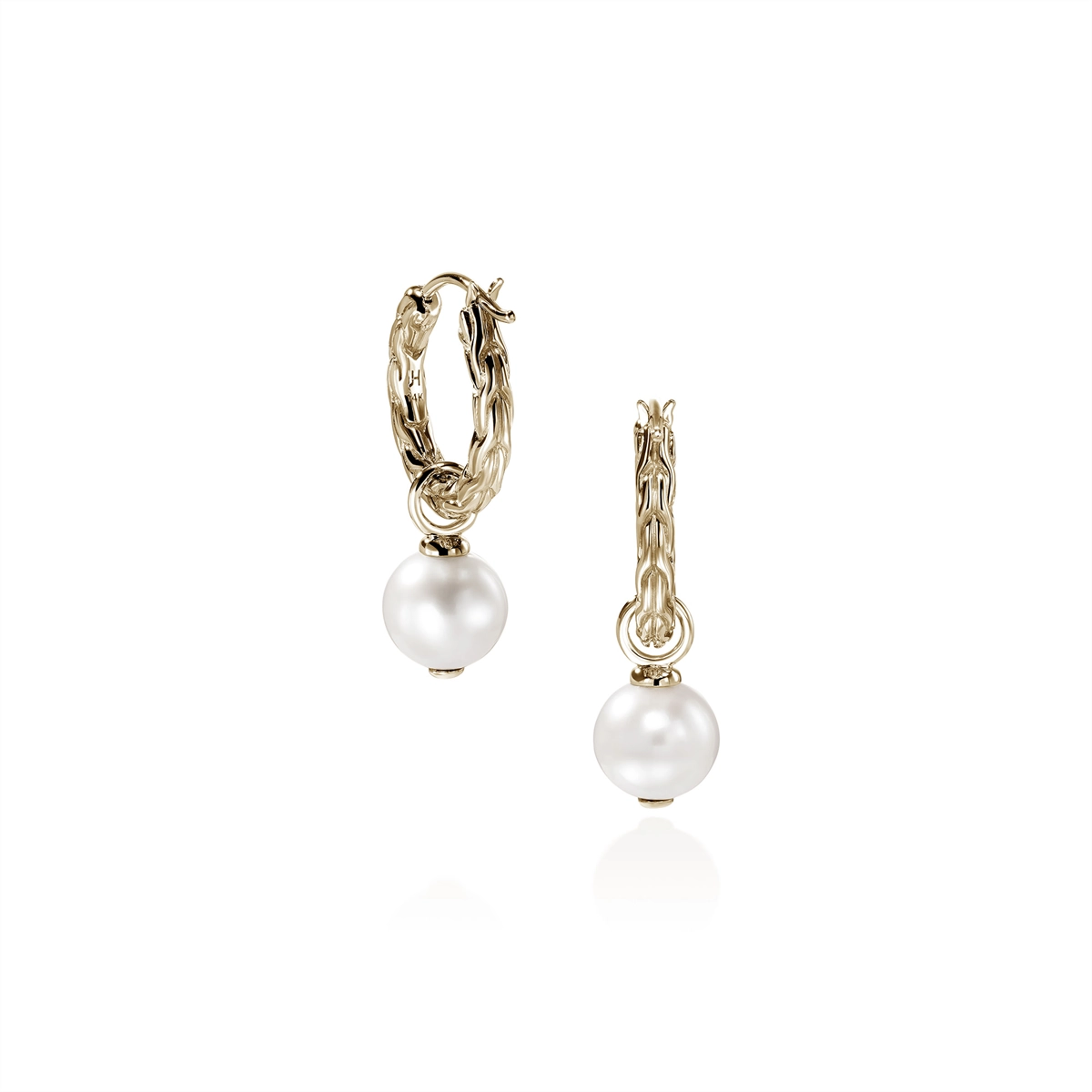 John Hardy Earrings in Yellow Gold containing Pearl EGG987261