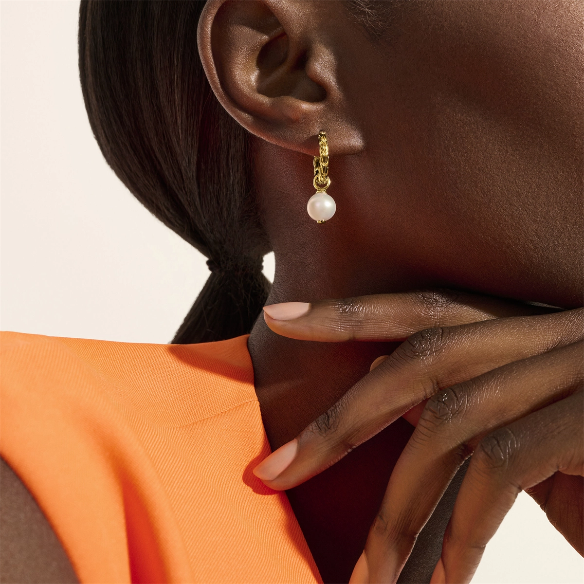 John Hardy Earrings in Yellow Gold containing Pearl EGG987261
