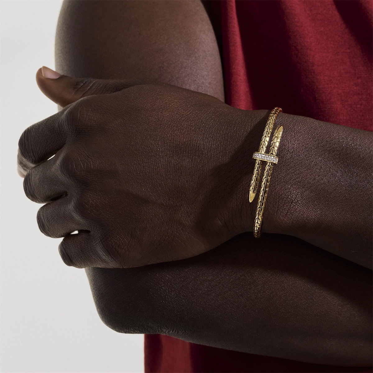 John Hardy Bracelets in Yellow Gold containing Diamond CGGX987872DIXM
