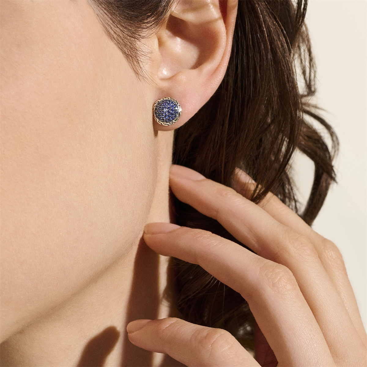 John Hardy Earrings in Silver containing Sapphire EBS987184BSP